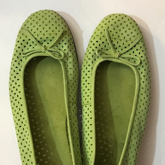 Coldwater Creek size 8.5 perforated Lime Green Nubuck leather ballet slippers - Picture 4 of 7